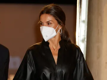 La reina Letizia repite vestido de cuero La reina Letizia repite vestido de cuero