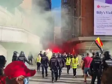 Grupos de neonazis se manifiestan en Chueca: "Fuera maricas de nuestros barrios" Grupos de neonazis se manifiestan en Chueca: "Fuera maricas de nuestros barrios"