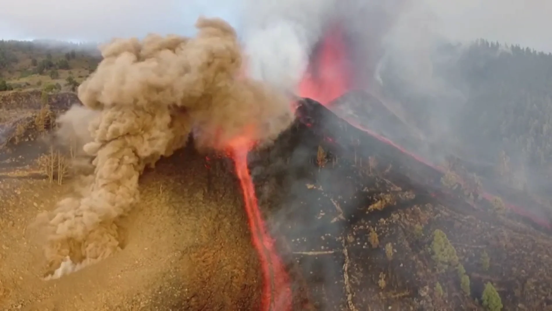Las espectaculares imágenes del volcán de La Palma en erupción, a vista de dron