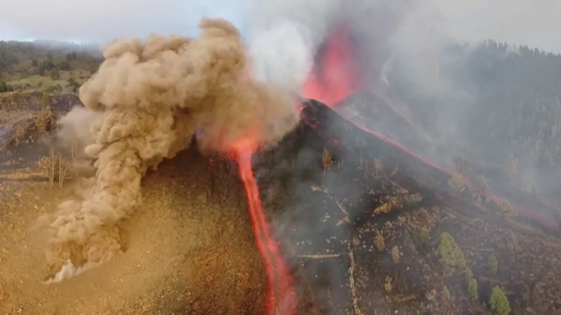 Las espectaculares im&aacute;genes del volc&aacute;n de La Palma en erupci&oacute;n, a vista de dron