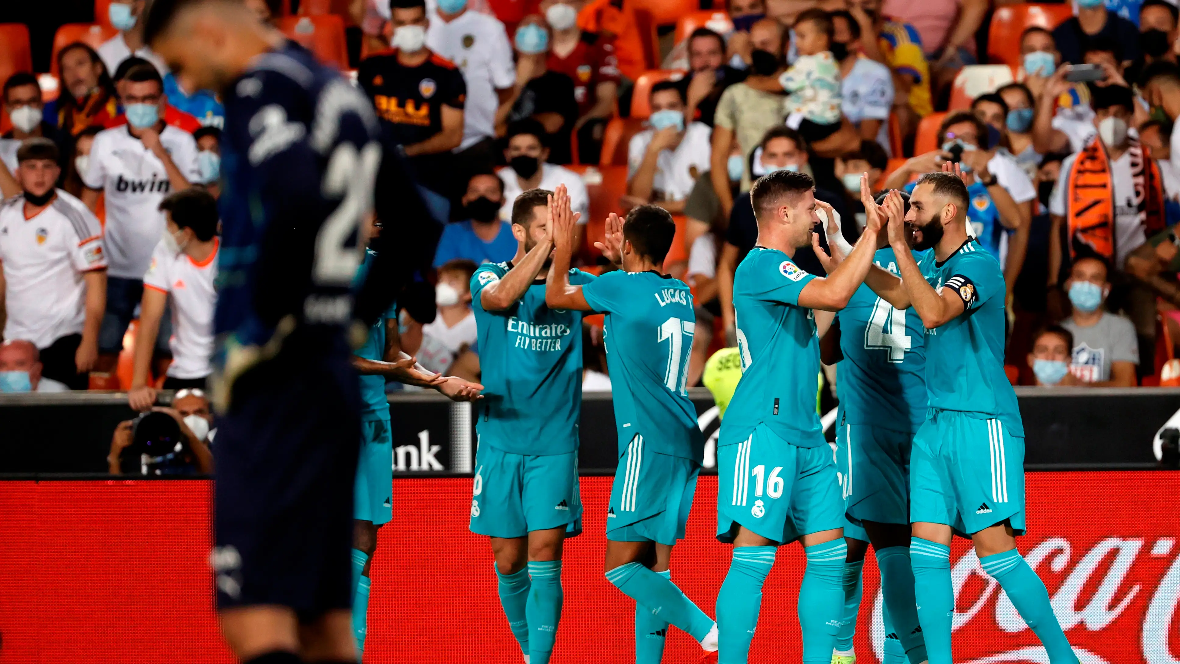 El Real Madrid remonta al Valencia en 4 minutos y se pone líder de la Liga El Real Madrid remonta al Valencia en 4 minutos y se pone líder de la Liga