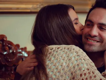 Demir ilusiona a Candan con una noticia que les cambiará la vida Demir ilusiona a Candan con una noticia que les cambiará la vida