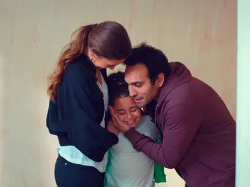 Demir, Candan y Öykü, ante el principio de una nueva y feliz vida: "Convertiremos esto en un maravilloso hogar" Demir, Candan y Öykü, ante el principio de una nueva y feliz vida: "Convertiremos esto en un maravilloso hogar"