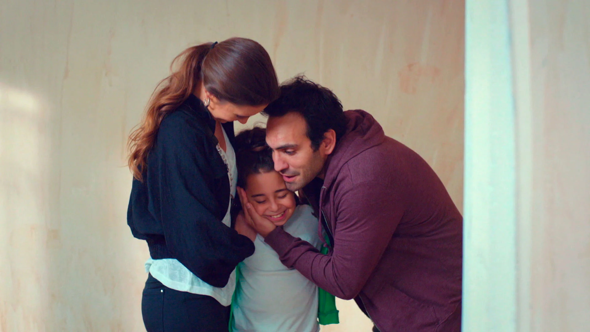 Demir, Candan y Öykü, ante el principio de una nueva y feliz vida: "Convertiremos esto en un maravilloso hogar" 'Mi hija'