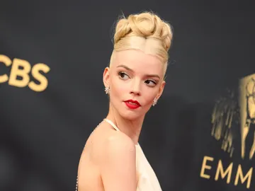 Anya Taylos-Joy en la alfombra roja de los Premios Emmy 2021 Anya Taylos-Joy en la alfombra roja de los Premios Emmy 2021