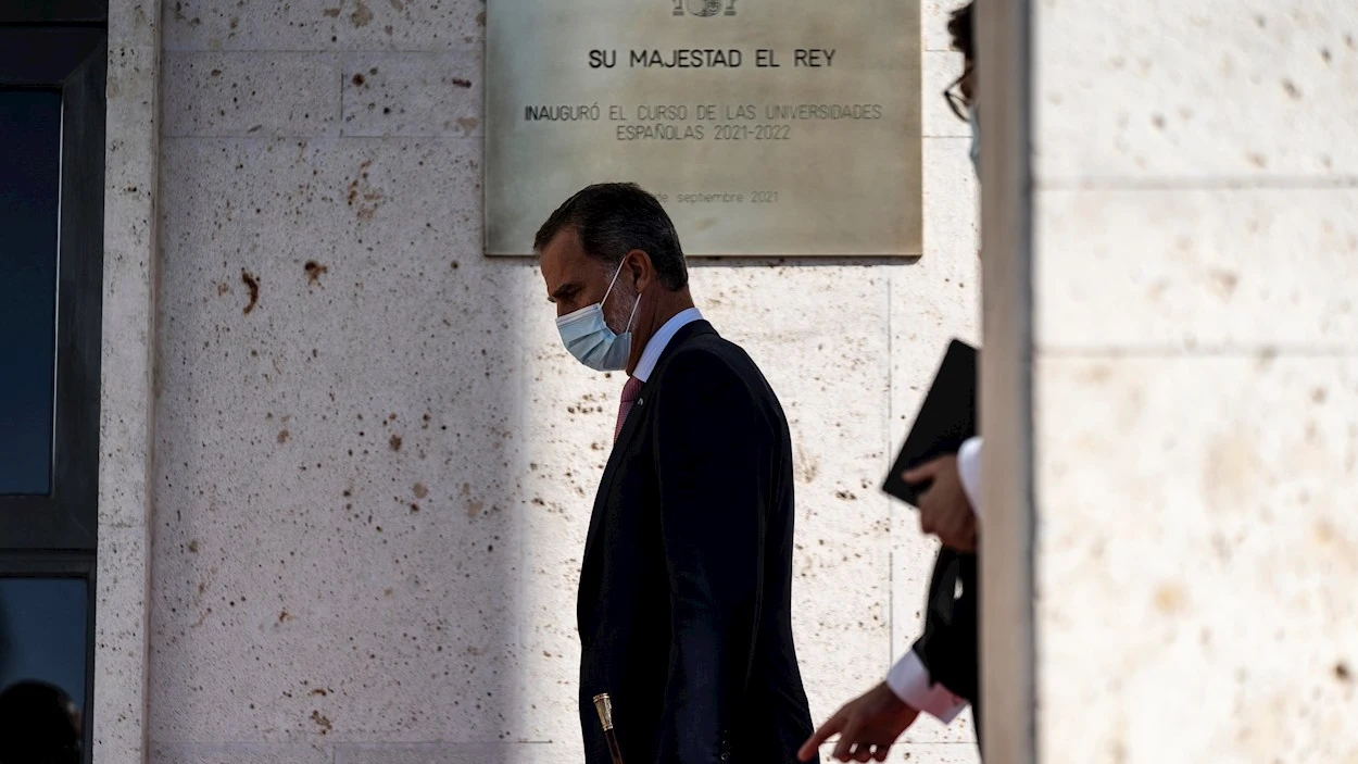 El rey Felipe VI a su llegada a la Universidad de C&oacute;rdoba (UCO) donde ha inaugurado el curso acad&eacute;mico 2021-2022 de las universidades espa&ntilde;olas.
