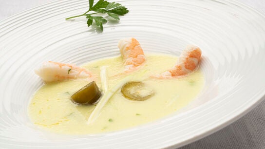 Sopa fr&iacute;a de mel&oacute;n con langostinos, de Karlos Argui&ntilde;ano: "Para el &uacute;ltimo lunes de verano"