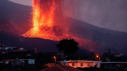 El vídeo que resume los últimos 5 días vividos en La Palma tras la erupción del volcán Cumbre Vieja El vídeo que resume los últimos 5 días vividos en La Palma tras la erupción del volcán Cumbre Vieja