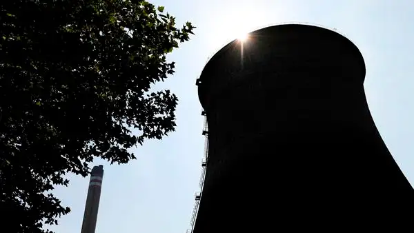 El precio de la luz marca hoy el tercer récord histórico tras subir casi un 5% El precio de la luz marca hoy el tercer récord histórico tras subir casi un 5%