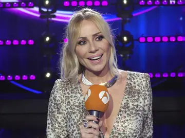 Marta Sánchez, tras cantar con la pastelera desafinada: "Nos la ha metido con mantequilla" Marta Sánchez, tras cantar con la pastelera desafinada: "Nos la ha metido con mantequilla"