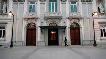 El Tribunal Supremo remite la euroorden contra Carles Puigdemont a las autoridades judiciales italianas El Tribunal Supremo remite la euroorden contra Carles Puigdemont a las autoridades judiciales italianas
