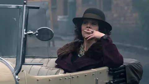 Helen McCrory como Polly Gray en 'Peaky Blinders' Helen McCrory como Polly Gray en 'Peaky Blinders'