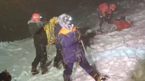 Mueren cinco alpinistas rusos tras quedar atrapados en el Monte Elbrus Mueren cinco alpinistas rusos tras quedar atrapados en el Monte Elbrus