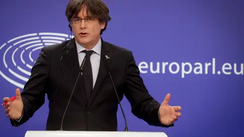Carles Puigdemont durante una rueda de prensa en el Parlamento Europeo en Bruselas. Carles Puigdemont durante una rueda de prensa en el Parlamento Europeo en Bruselas.