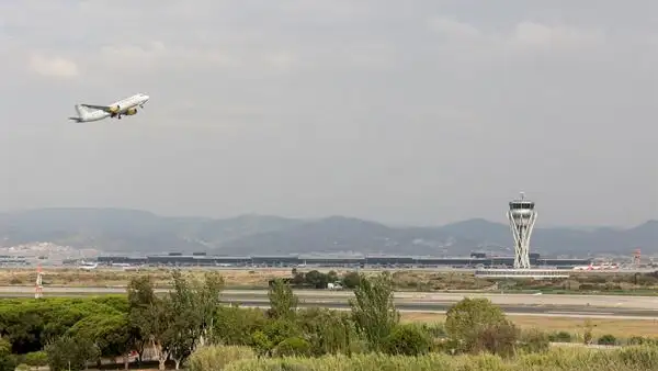 Vueling presenta un ERTE que afecta a 3.800 empleados en España y a 200 entre Italia y Francia Vueling presenta un ERTE que afecta a 3.800 empleados en España y a 200 entre Italia y Francia