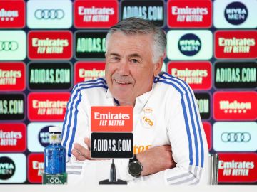 Carlo Ancelotti: "Benzema es como el vino; cuanto más viejo, mejor"