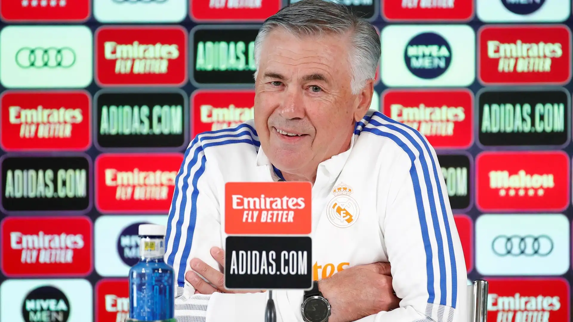 Carlo Ancelotti: "Benzema es como el vino; cuanto más viejo, mejor" Carlo Ancelotti: "Benzema es como el vino; cuanto más viejo, mejor"