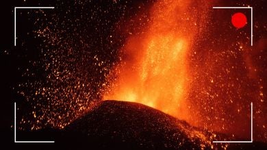 El lento avance de la lava en La Palma tras las noche más explosiva del volcán, streaming en directo 