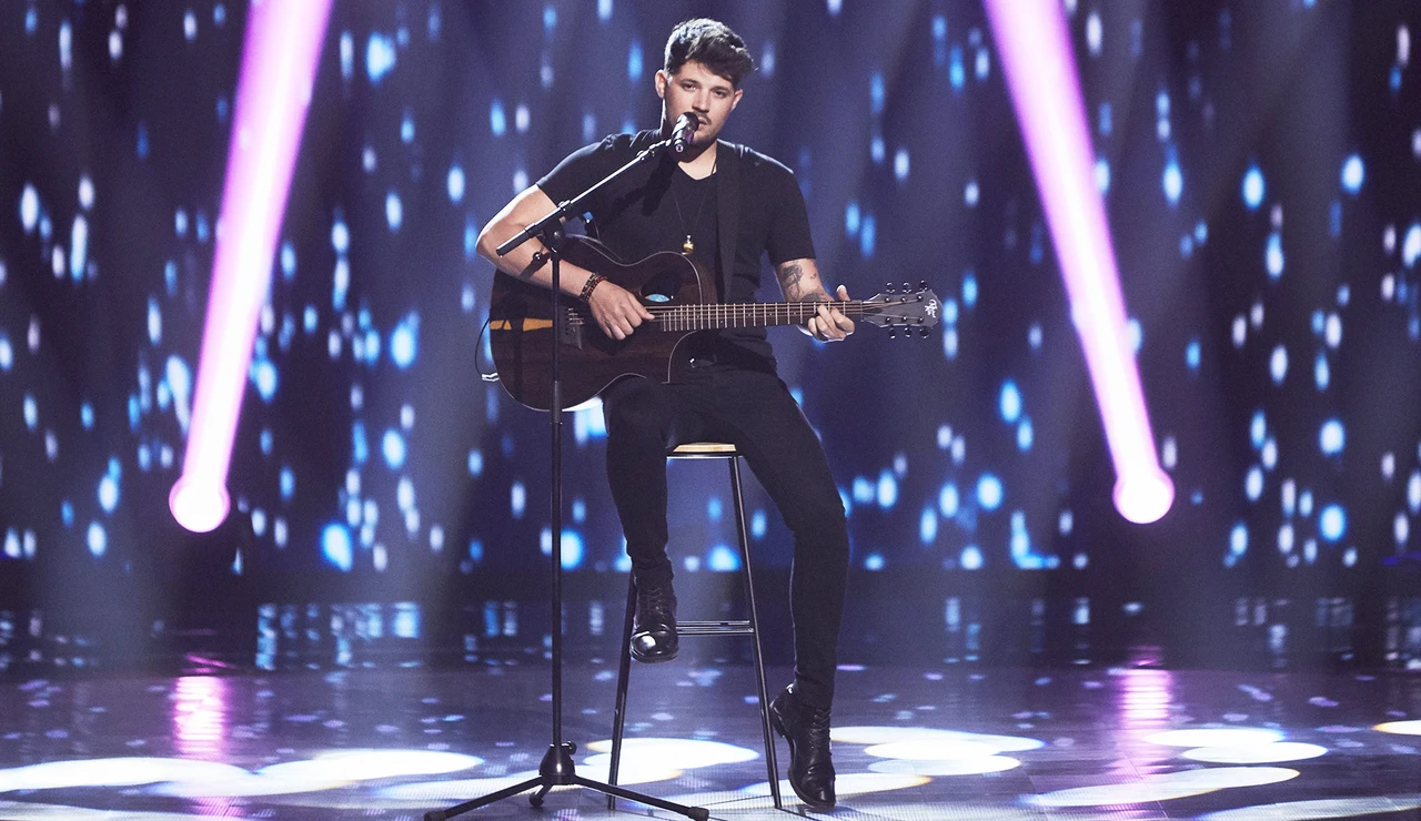 Pablo Hernández canta ‘Bachata rosa’ en las Audiciones a ciegas de ‘La Voz’