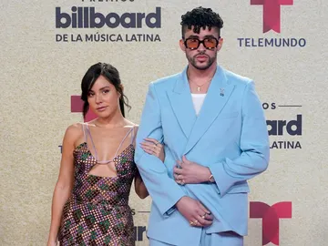 Bad Bunny y su novia en los premios Billiboard 2021 Bad Bunny y su novia en los premios Billiboard 2021