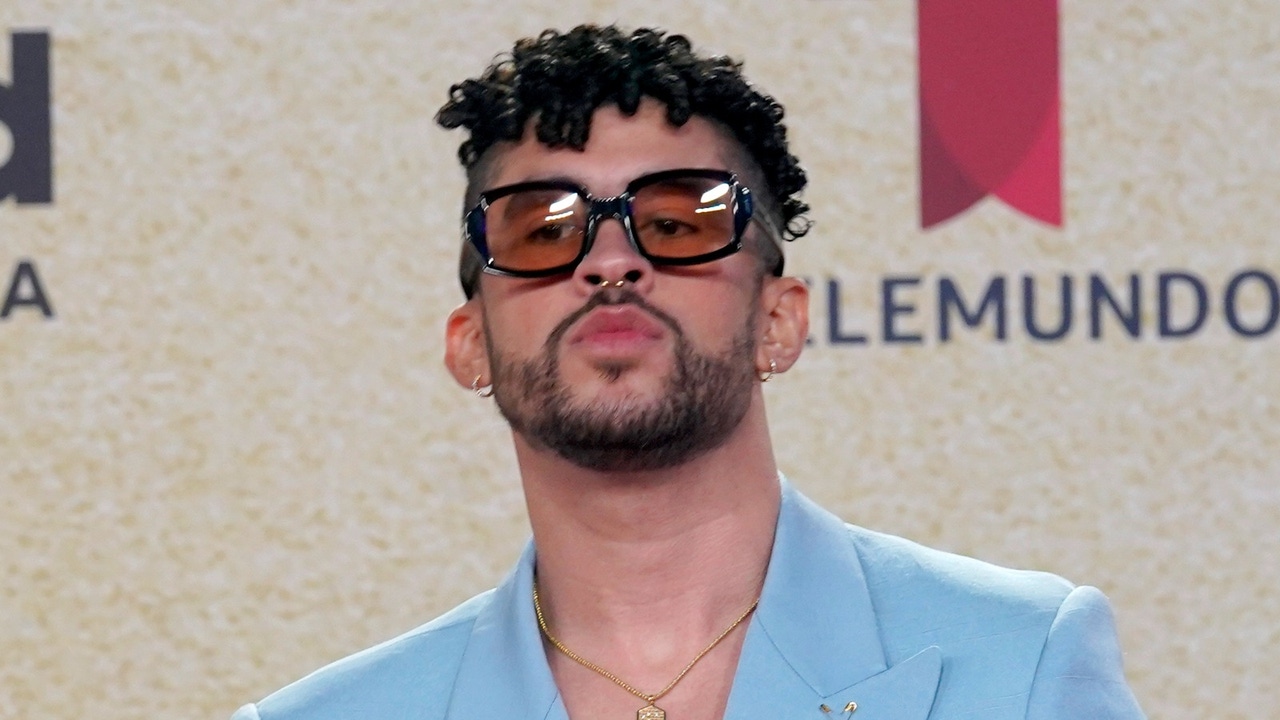 Bad Bunny Debuts On The Red Carpet With His Girlfriend Gabriela Berlingeri After Four Years Of Relationship Celebrity Gossip News