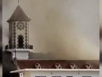 La lava del volcán de La Palma destruye la iglesia de Todoque