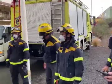 Bomberos trabajando en La Palma Bomberos trabajando en La Palma