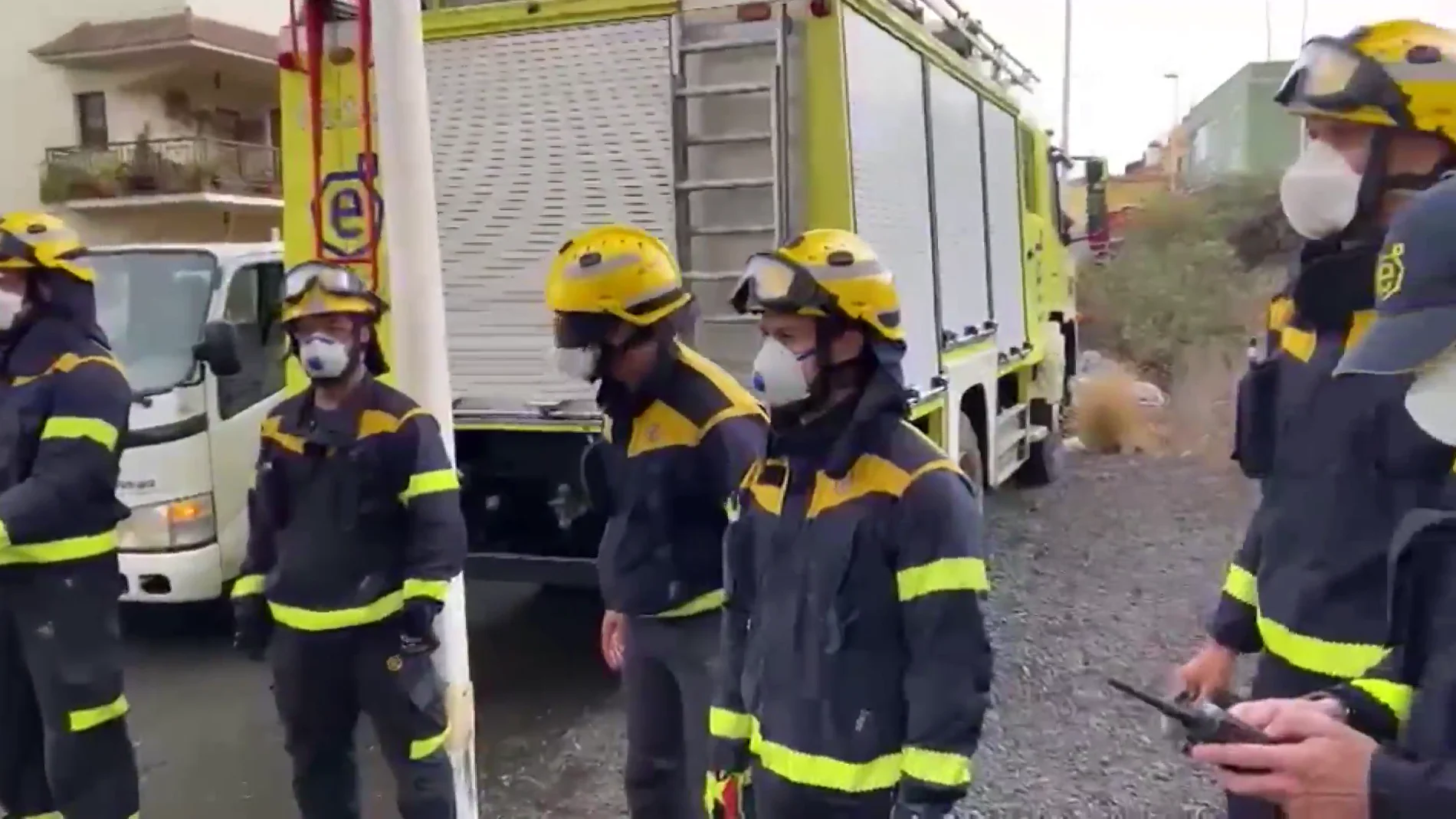 Bomberos trabajando en La Palma Bomberos trabajando en La Palma