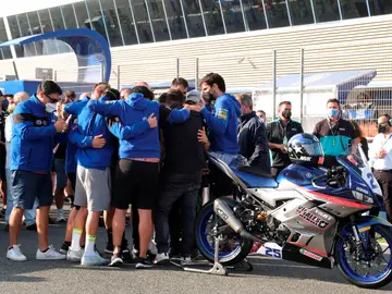 Jerez rinde un emocionante homenaje a Dean Berta Viñales: "Siempre en nuestros corazones" Jerez rinde un emocionante homenaje a Dean Berta Viñales: "Siempre en nuestros corazones"