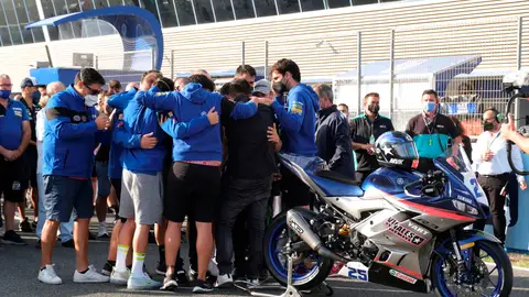 Jerez rinde un emocionante homenaje a Dean Berta Viñales: "Siempre en nuestros corazones" Jerez rinde un emocionante homenaje a Dean Berta Viñales: "Siempre en nuestros corazones"