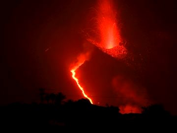 Vídeo: La lava del volcán de La Palma podría llegar al mar en las próximas horas, streaming en directo