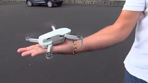 Un vecino de La Palma, denunciado por sobrevolar el volcán con su dron Un vecino de La Palma, denunciado por sobrevolar el volcán con su dron