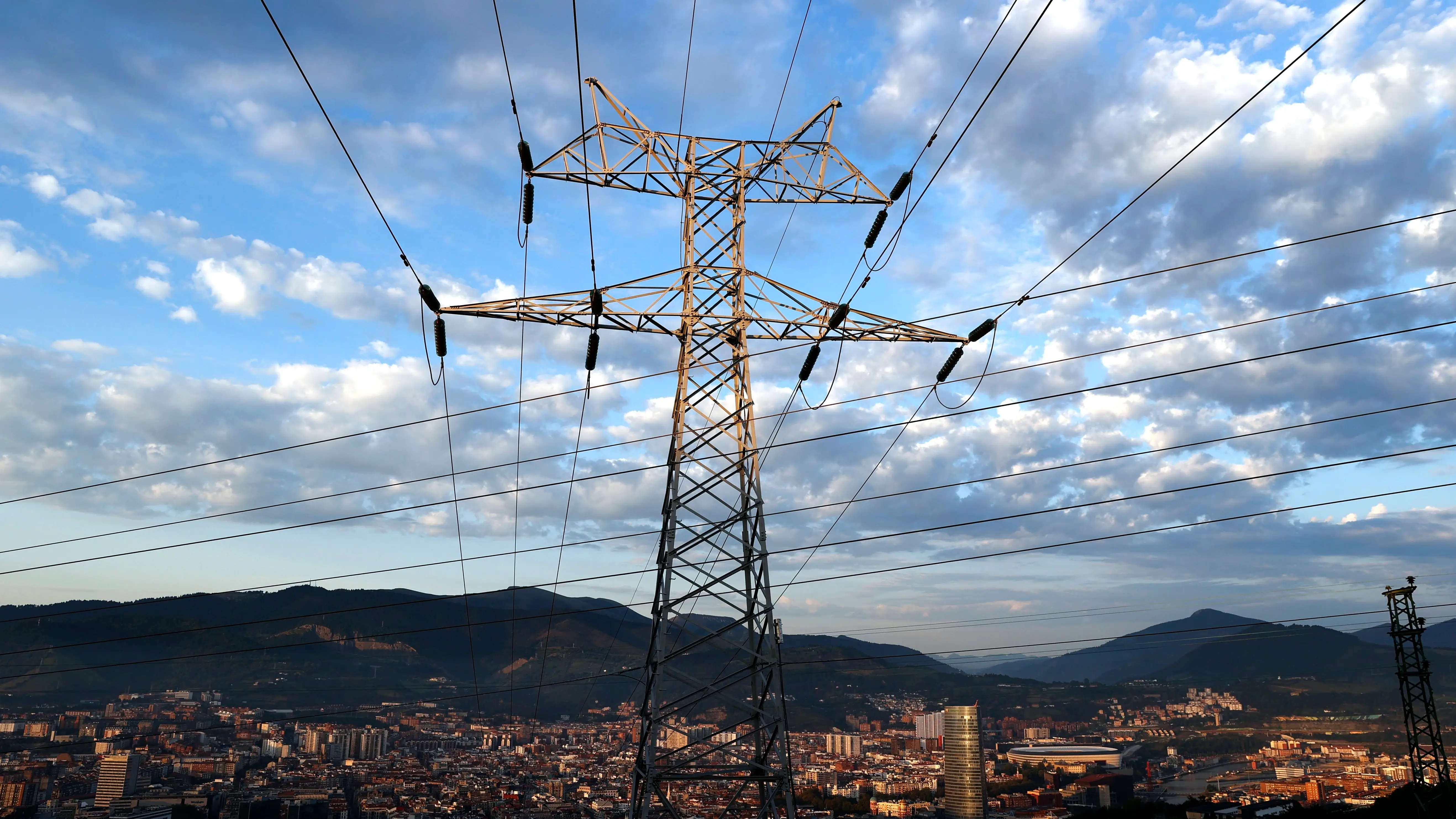 El precio de la luz alcanzará este martes su segundo máximo histórico con 182,71 euros el megavatio/hora El precio de la luz alcanzará este martes su segundo máximo histórico con 182,71 euros el megavatio/hora