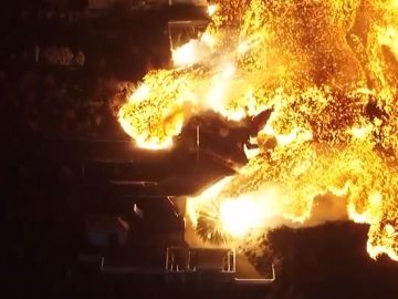 la lava arrasa varias casas en La Palma