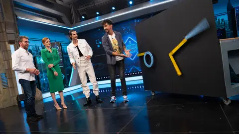 Marron impacta con el descubrimiento del hipnótico movimiento de los péndulos Marron impacta con el descubrimiento del hipnótico movimiento de los péndulos