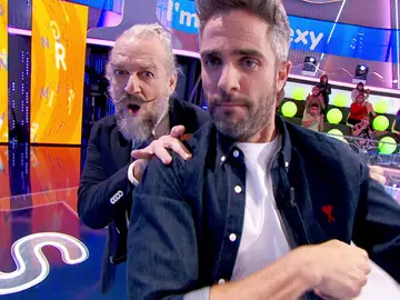 Un duelo ‘demasiado sexy’: Agustín Jiménez y Antonio Albella tratan de seducir a Roberto Leal Un duelo ‘demasiado sexy’: Agustín Jiménez y Antonio Albella tratan de seducir a Roberto Leal