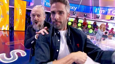 Un duelo ‘demasiado sexy’: Agustín Jiménez y Antonio Albella tratan de seducir a Roberto Leal Un duelo ‘demasiado sexy’: Agustín Jiménez y Antonio Albella tratan de seducir a Roberto Leal