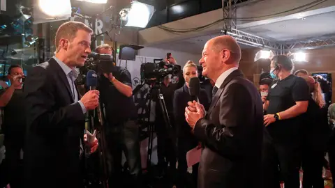 Victoria por la mínima para los socialdemócratas de Scholz frente a los conservadores en Alemania Victoria por la mínima para los socialdemócratas de Scholz frente a los conservadores en Alemania