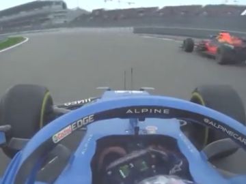 VÍDEO: El brutal adelantamiento de Fernando Alonso a Pérez que no se vio por televisión