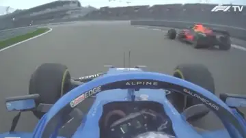 VÍDEO: El brutal adelantamiento de Fernando Alonso a Pérez que no se vio por televisión VÍDEO: El brutal adelantamiento de Fernando Alonso a Pérez que no se vio por televisión
