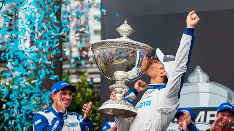 Alex Palou hace historia y se convierte en el primer español campeón de la IndyCar Alex Palou hace historia y se convierte en el primer español campeón de la IndyCar