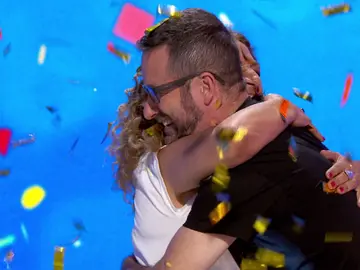 Sofía y Marco Antonio se funden en un cariñoso abrazo tras compartir 52 programas en ‘Pasapalabra’ Sofía y Marco Antonio se funden en un cariñoso abrazo tras compartir 52 programas en ‘Pasapalabra’