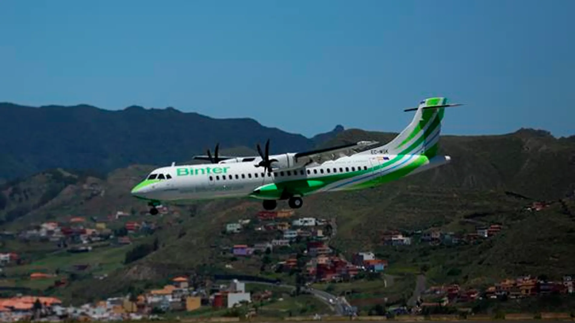 El aeropuerto de La Palma retoma su actividad y Binter anuncia que recupera todos sus vuelos con la isla