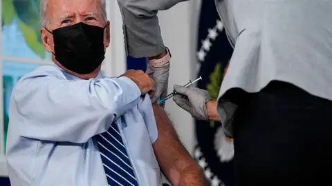 Joe Biden recibe la tercera dosis de la vacuna contra la Covid-19 Joe Biden recibe la tercera dosis de la vacuna contra la Covid-19
