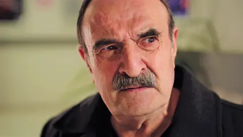 Hikmet, absorto al descubrir quién ha denunciado a Gülben: “No puede ser” Mejores momentos | Capítulo 21