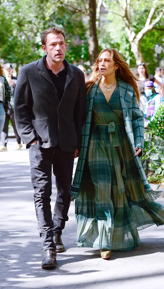 Jennifer Lopez y Ben Affleck paseando por el Madison Square Park