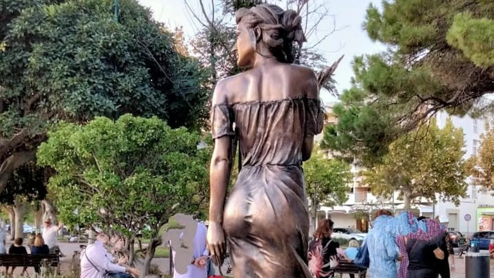 Polémica en Italia por una escultura &quot;demasiado sexualizada&quot; para representar un acontecimiento histórico trágico