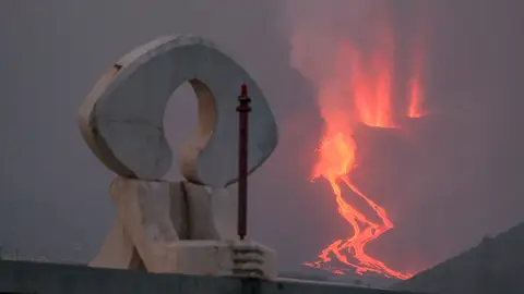 El volcán entra en fase efusiva El volcán entra en fase efusiva