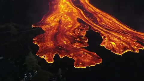 La colada de lava del volcán de La Palma se ensancha La colada de lava del volcán de La Palma se ensancha