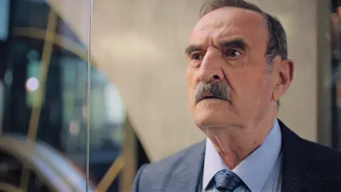 Hikmet revoluciona la empresa de Han: “¿Qué haces en mi despacho?” Mejores momentos | Capítulo 22